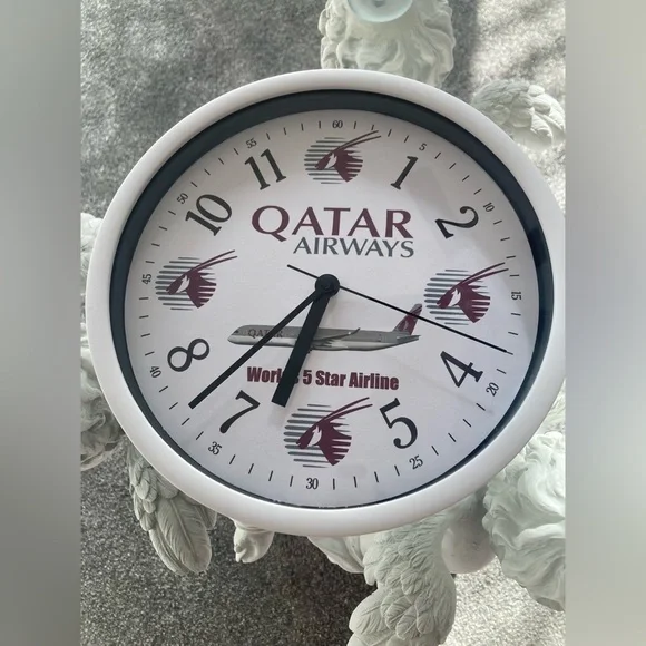 🇶🇦 Qatar Airways custom made Wall Clock 🕚 Like New! - Picture 6 of 9